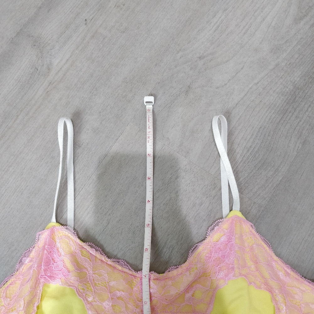 Yellow with pink lace detail bodycon mini dress - Picture 13 of 15